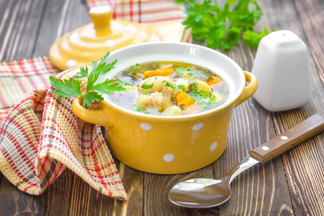 Mengisi energi di pagi hari dengan sarapan itu sangat penting. Yuk, simak tips memasak cepat sayur sop kuah bening untuk sarapan berikut!
