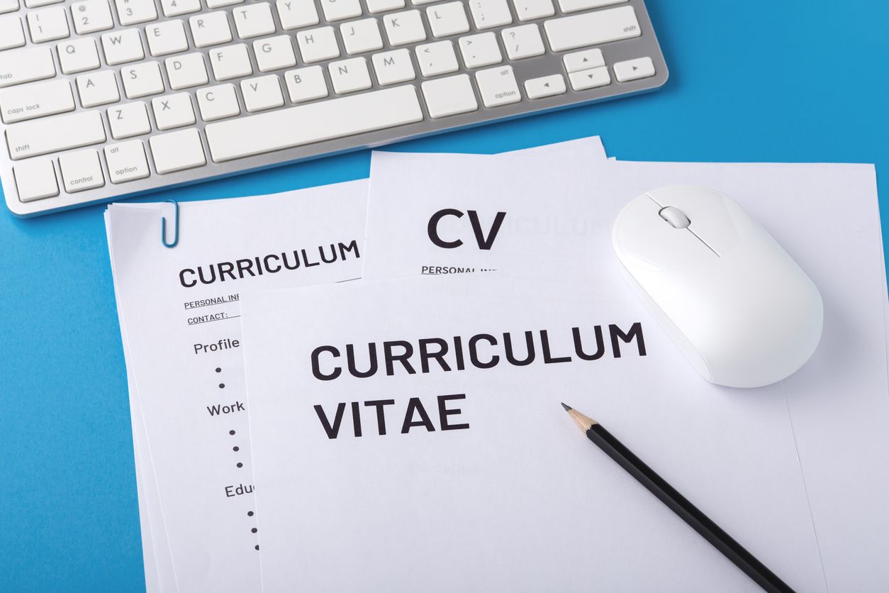 Terdapat beberapa hal yang perlu diperhatikan oleh wanita karier dalam penulisan CV. Simak informasi yang perlu dicantumkan di CV!