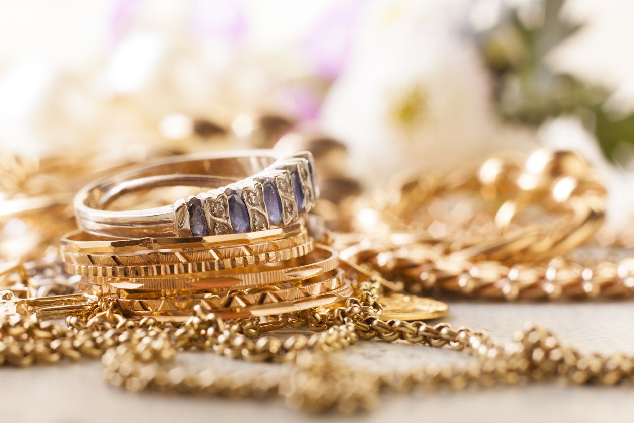 7 Jenis Warna Emas untuk Perhiasan, Ada Emas Hitam yang Memesona - Parapuan