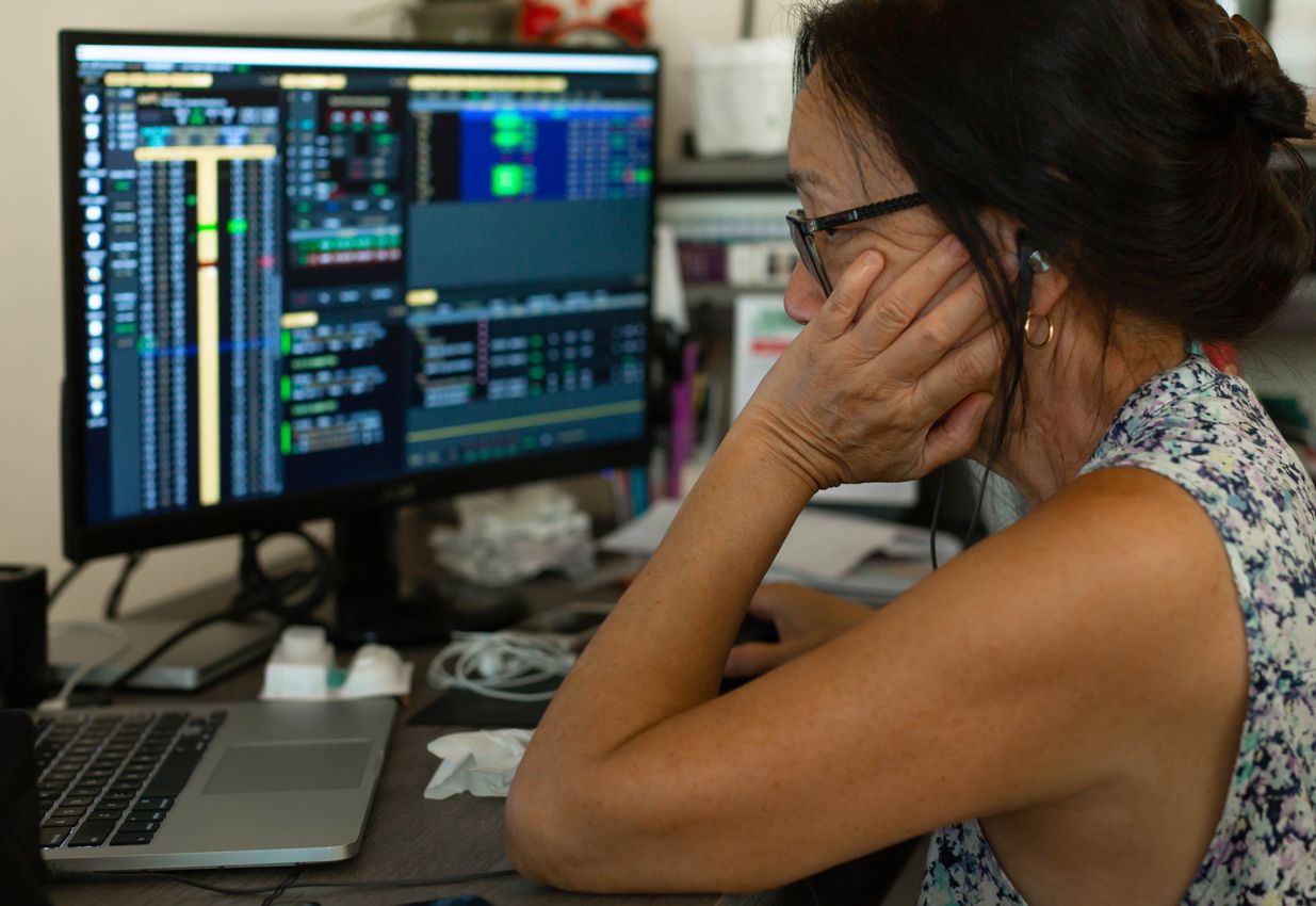 Sama seperti Binary Option, ini bentuk investasi abal-abal trading Fahrenheit yang lenyapkan banyak uang orang.