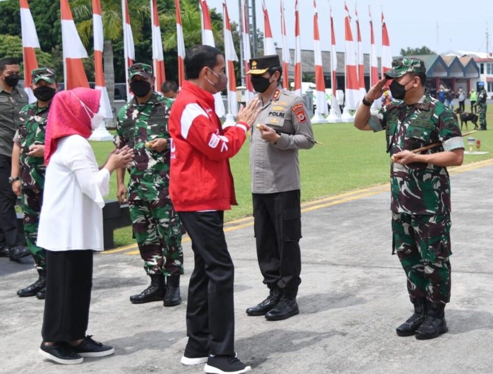 Menginap di IKN Nusantara, Presiden Jokowi gelar prosesi penyatuan tanah dan air sebagai simbol kebhinekaan.
