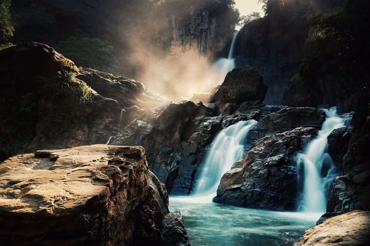 3 Hidden Gem curug di Kabupaten Sukabumi, ada Curug CIkaso hingga Curug Cimarinjung, bahkan ada yang disebut sebagai air terjun Niagara lho