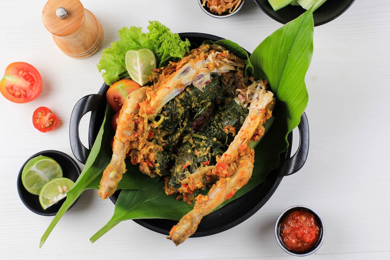 Chef profesional bocorkan tiga tips menyimpan ayam dan bebek betutu khas Bali, bisa tahan hingga seminggu