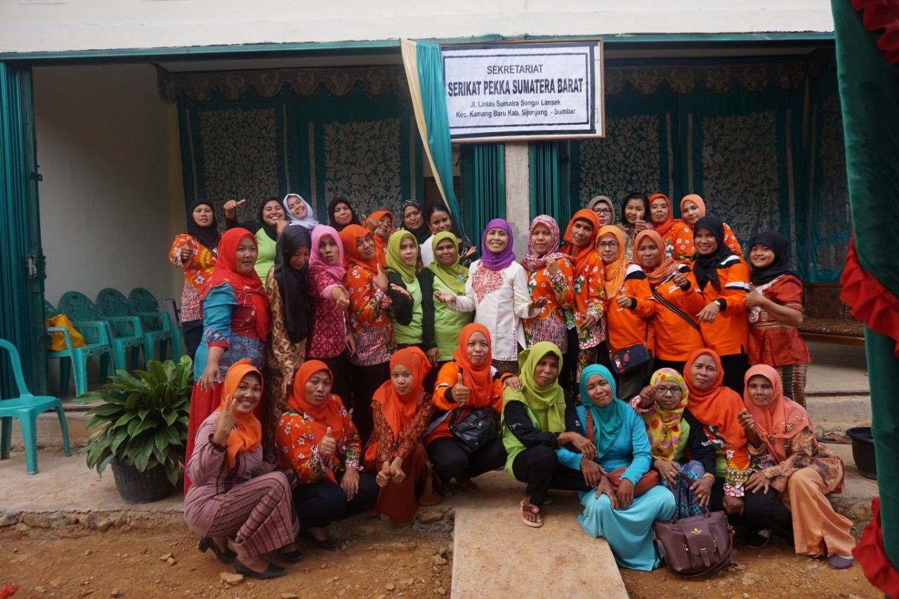 Mengenal seluk beluk organisasi PEKKA (Pemberdayaan Perempuan Kepala Rumah Tangga) yang didirikan Nani Zulminarni.