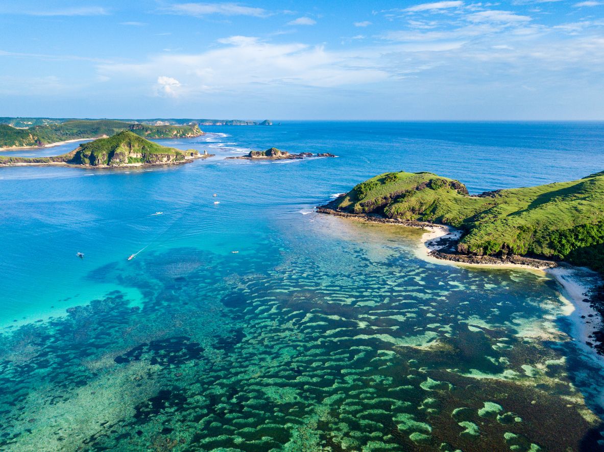 Berikut ini rekomendasi hidden gem pantai nan indah di Lombok yang wajib dikunjungi, yuk cari tahu di mana saja lokasinya