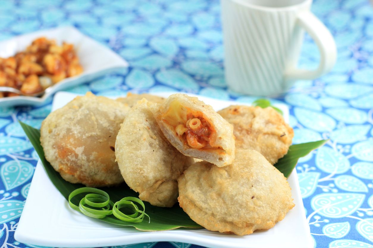 Kawan Puan berencana berkunjung ke Bandung? Yuk, mampir ke empat hidden gem kuliner kaki lima legendaris di Bandung ini.