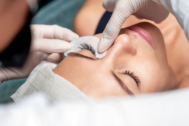 Berikut ini berbagai dampak buruk dari lash lift yang seringkali dianggap aman untuk melentikan bulu mata