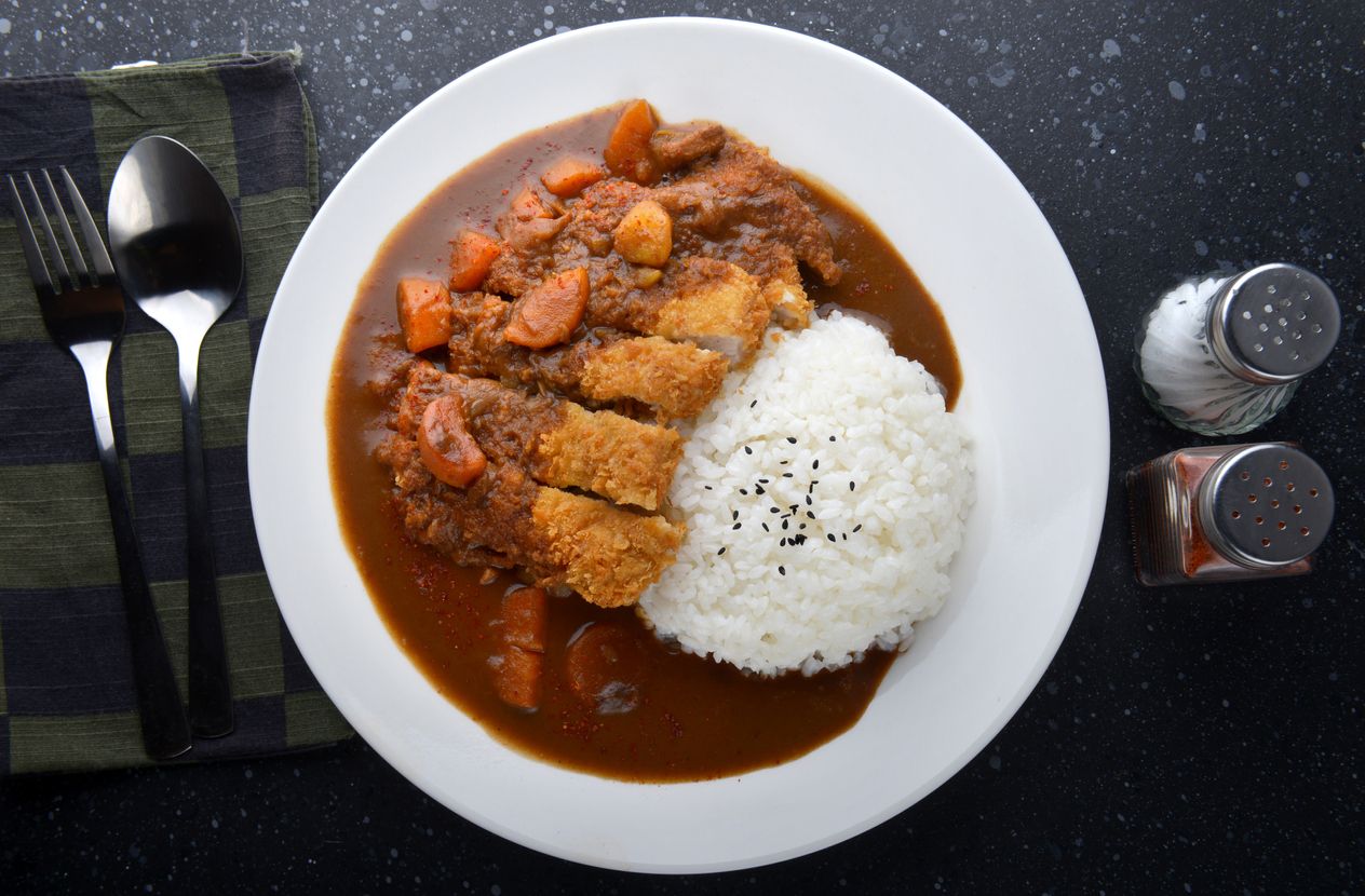 Curry rice jadi salah satu jenis kari Jepang yang populer namun sebenarnya ada lagi macam kari Jepang yang tak kalah lezat yakni omelette curry.