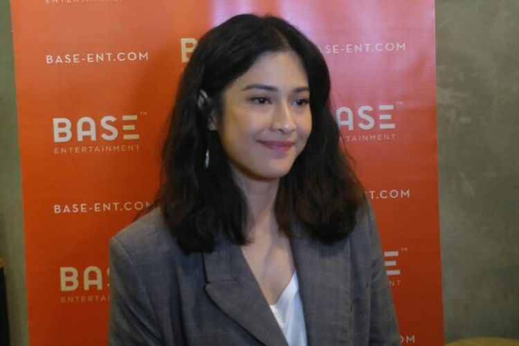 Dian Sastro mengaku tertantang saat menjadi produser film Guru-Guru Gokil. Seperti apa profesi produser film sesungguhnya?