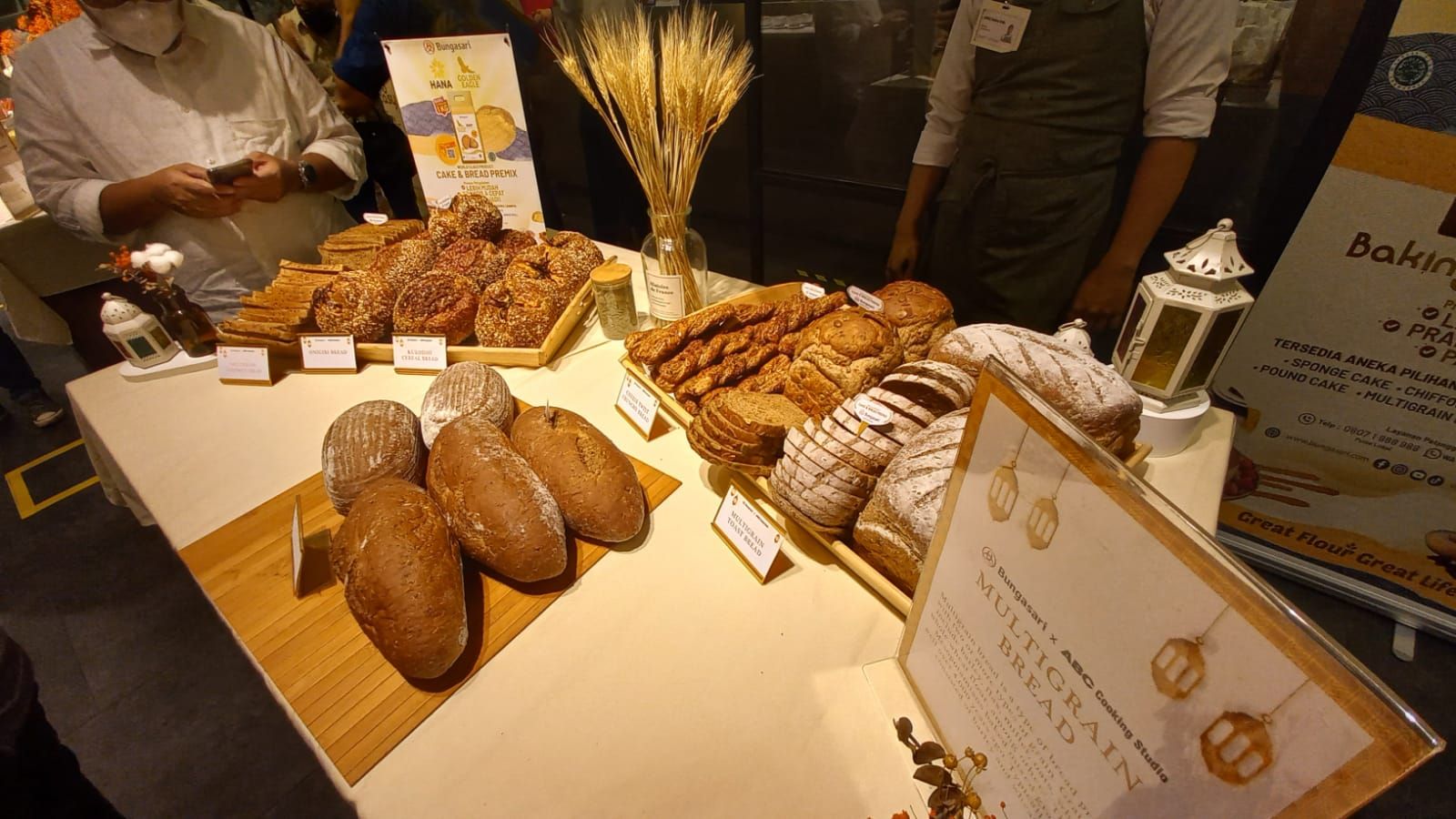Menyambut Ramadan, berkolaborasi dengan ABC Cooking Studio menghadirkan acara baking showcase. Yaitu menampilkan sajian praktis menggunakan tepung premix.