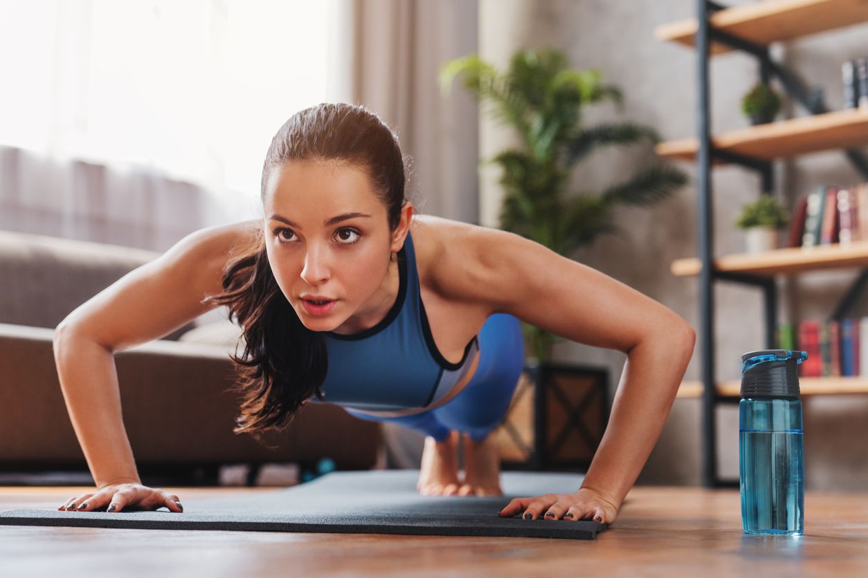 Push up adalah latihan kekuatan yang bermanfaat untuk meningkatkan kesehatan tubuh. Yuk, cari tahu manfaatnya!