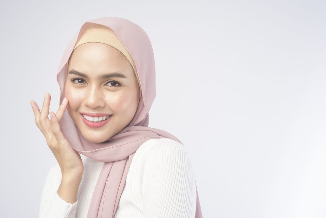 Tampil cantik luar dan dalam dengan produk halal, yuk ketahui cara memilih kosmetik halal menurut MUI!