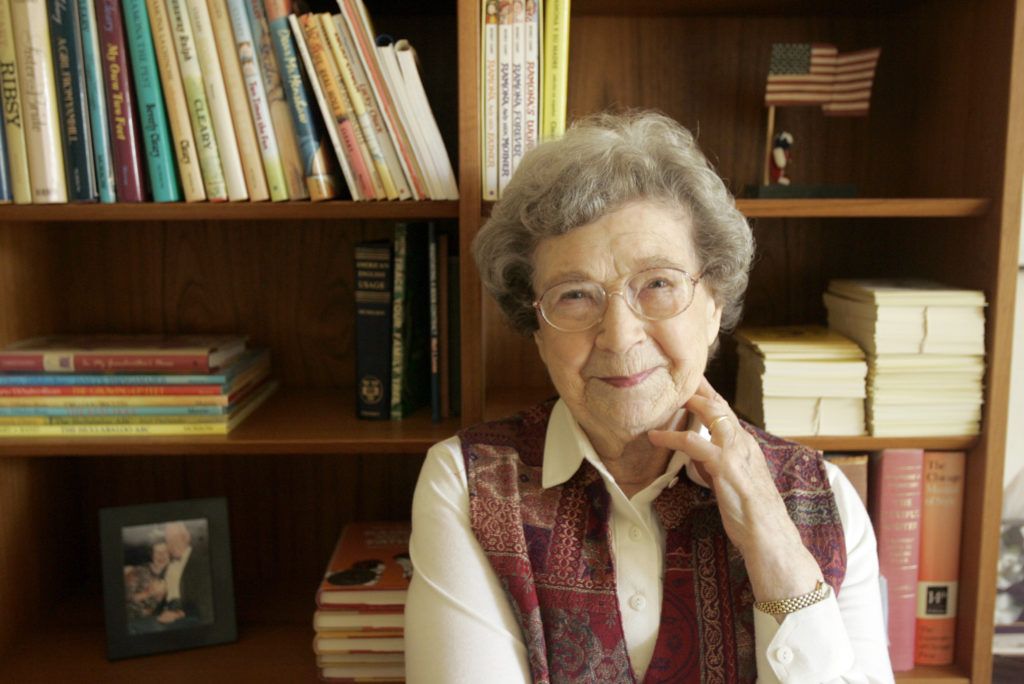 Dalam rangka Hari Buku Anak Sedunia, yuk mengenal Beverly Cleary yang merupakan penulis buku anak legendaris asal Amerika! 