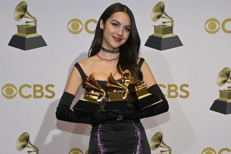 Penyanyi Olivia Rodrigo berhasil memborong 3 piala di Grammy Awards 2022. Pencapaian tersebut jadi bukti penyanyi satu ini berhasil meraih mimpi!