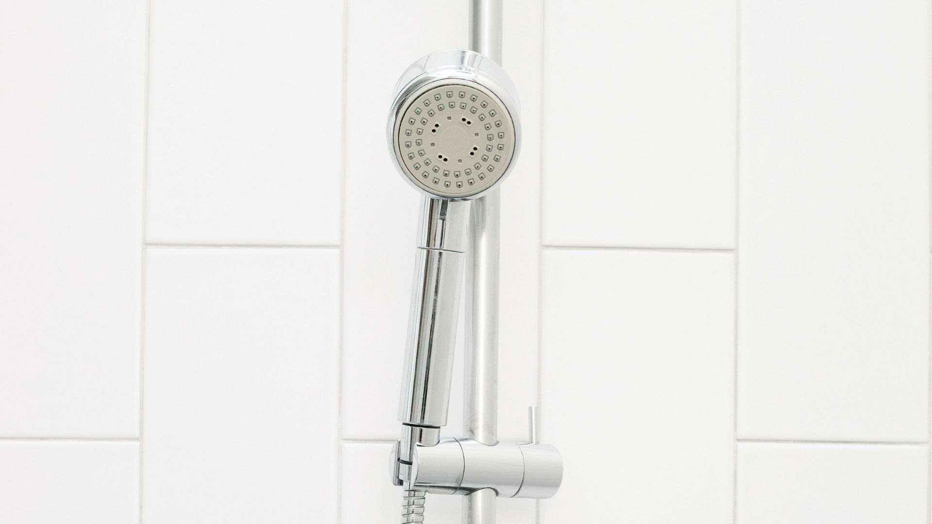 Membeli shower kamar mandi bukan hal yang bisa dilakukan sembarangan.
Untuk itu, pertimbangkan dulu tiga hal ini.
