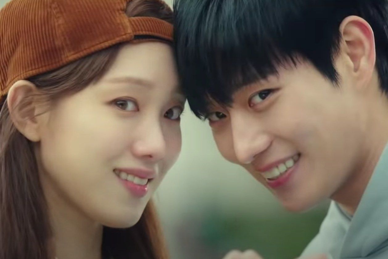 Lee Sung Kyung kembali menyapa penggemarnya lewat sinopsis series Shooting Stars. Yuk, intip kisah selengkapnya.