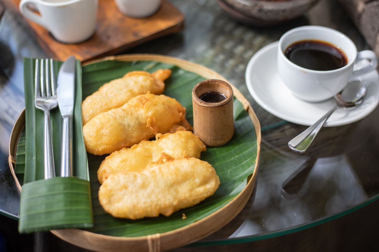 Ada banyak sekali jajanan yang bisa dijual pas puasa, salah satunya sajian pisang. Yuk, simak tips memasak cepat pisang goreng kriuk.