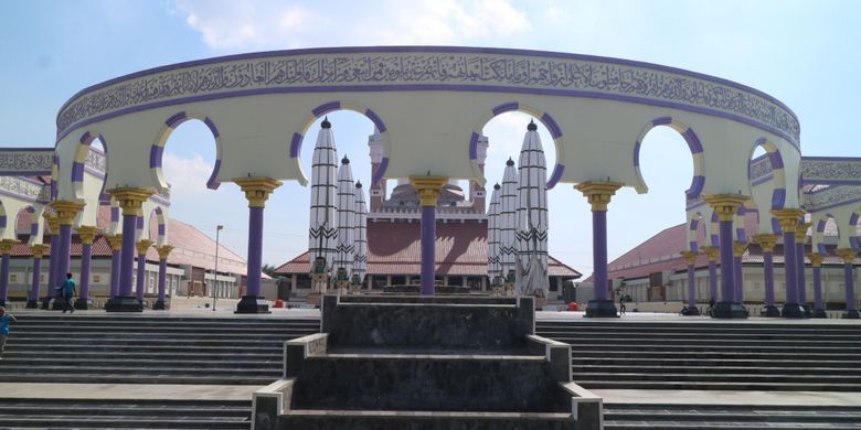Berikut ini hidden gem masjid bersejarah di Semarang, salah satunya ada yang berbentuk kapal lho, simak selengkapnya