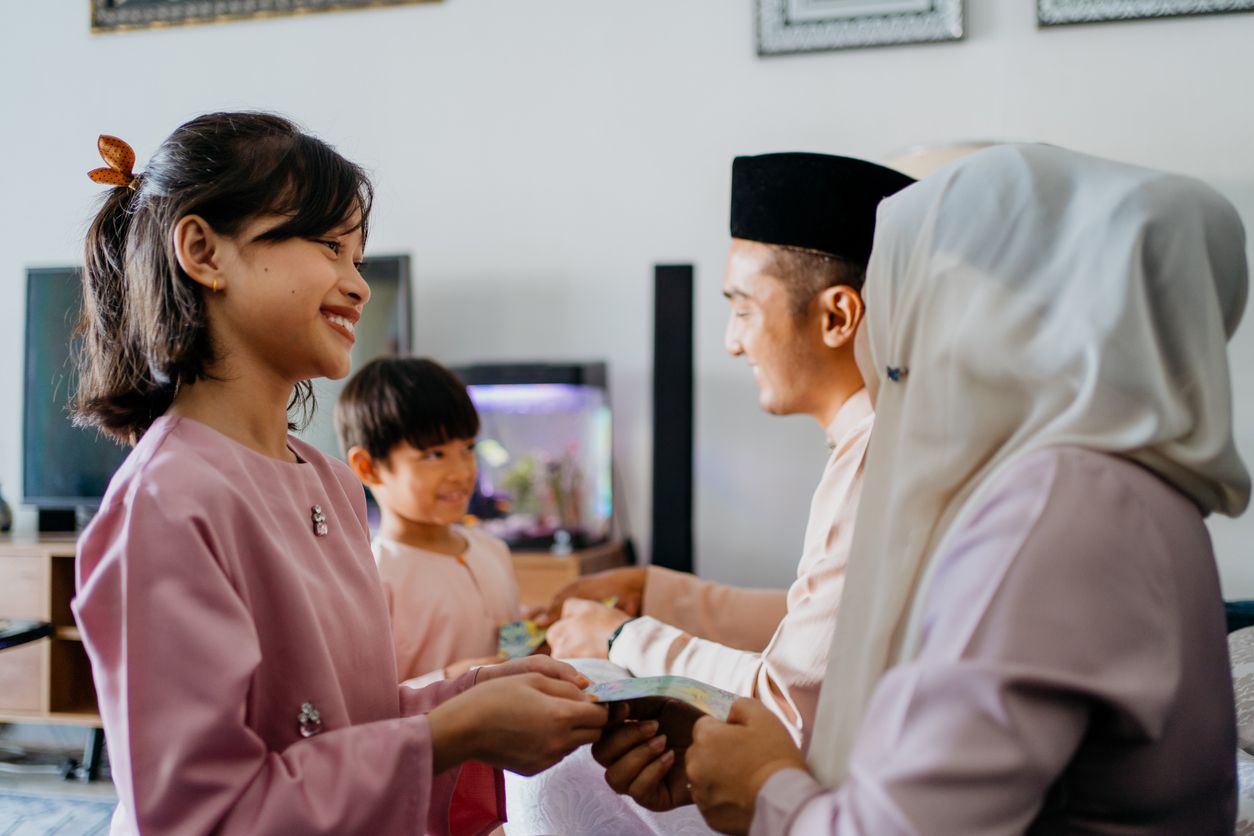 Untuk menyambut Idul Fitri, ajarkan hal ini pada anak saat menerima uang THR agar lebih bijak mengelola keuangan.