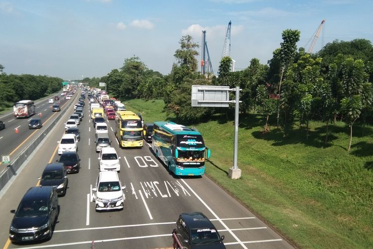 Kawan Puan, ini dia daftar harga tarif tol Jakarta-Bandung yang bisa menjadi hal untuk mempersiapkan mudik Lebaran 2022.
