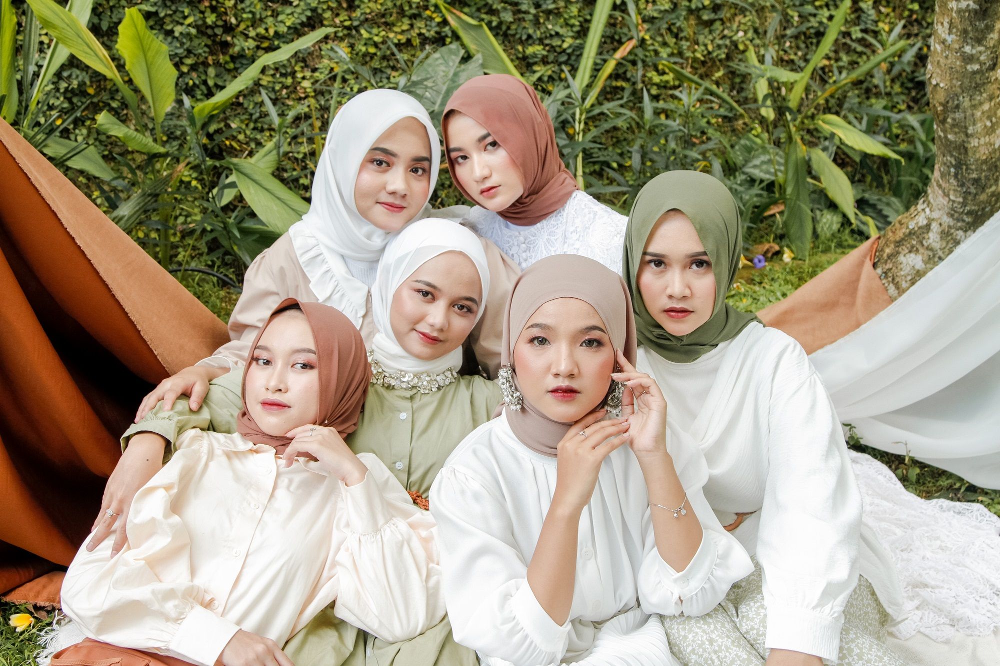 Grup vokal Putih Abu-Abu merilis lagu terbaru mereka untuk menyambut bulan Ramadan berjudul Lebaran. Ini dia selengkapnya.