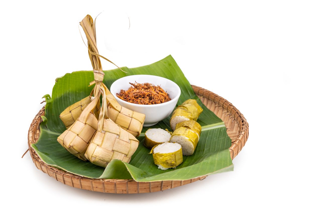 Ketupat sangat identik dengan perayaan umat Islam, salah satunya Hari Raya Idulfitri. Yuk, intip empat fakta menariknya!