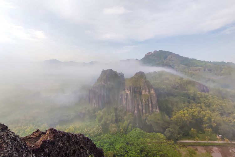 Mulai dari hidden gem dekat Gunung Sepikul Sukoharjo hingga teknik pernapasan yoga, simak Berita Terpopuler Wellness hari ini.