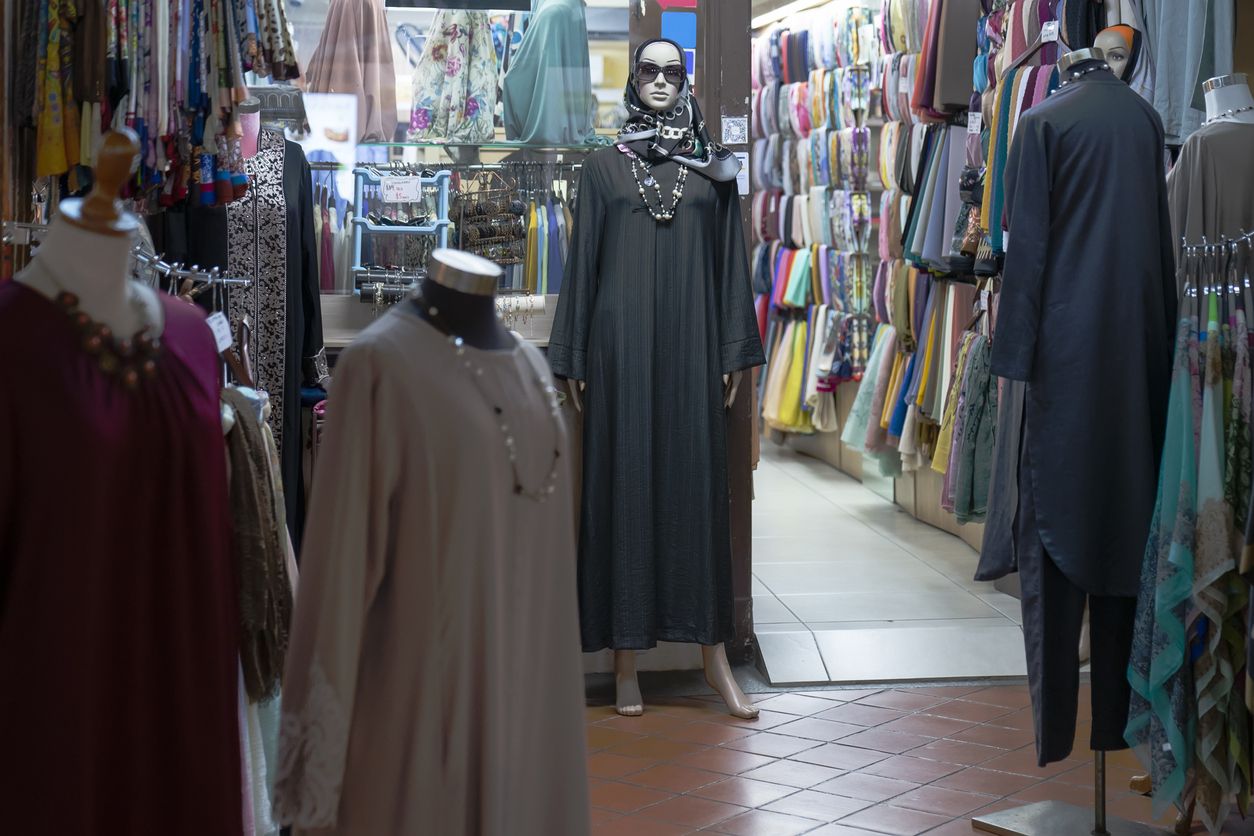 Kenali berbagai jenis kain untuk gamis yang cocok untuk berbagai acara, mulai dari kasual sampai formal.