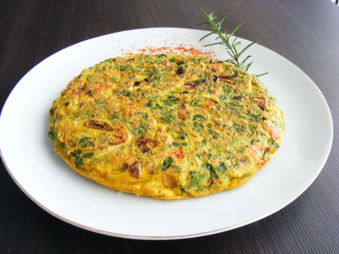 Masak menu sahur untuk keluarga? Tak perlu lama, simak tips memasak cepat telur dadar tahu berikut, yuk.