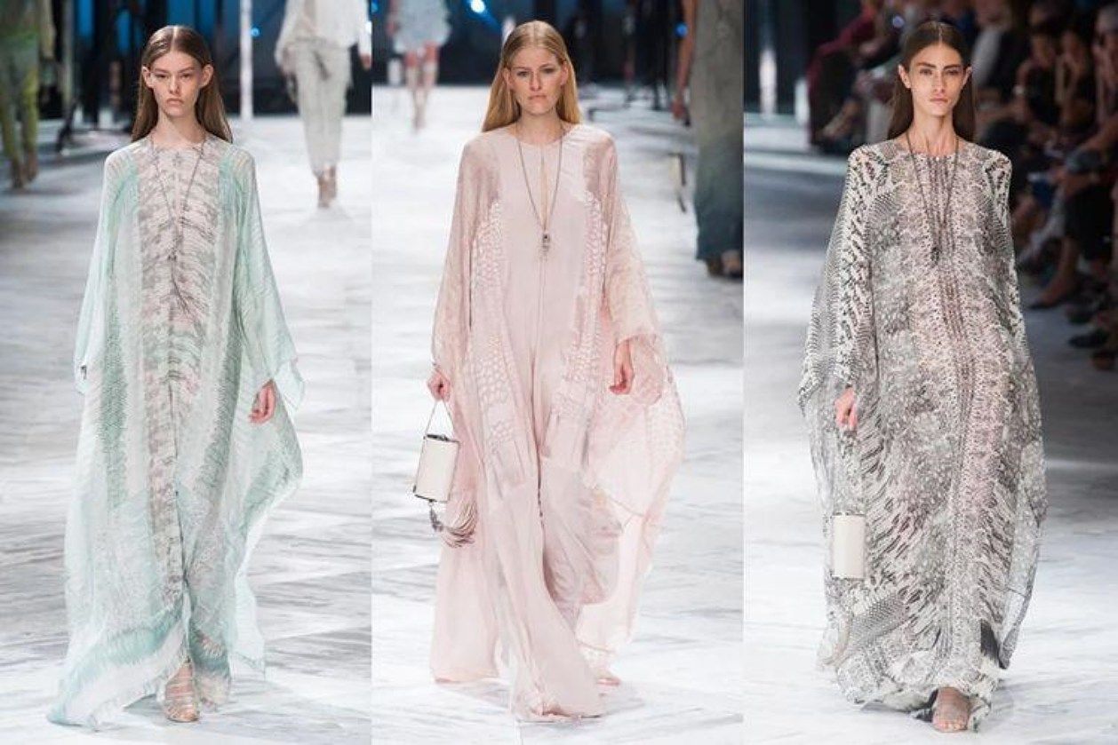 Kawan Puan, baju Lebaran model kaftan selalu jadi primadona saat Hari Raya Idulfitri. Yuk, intip sejarah lengkapnya!