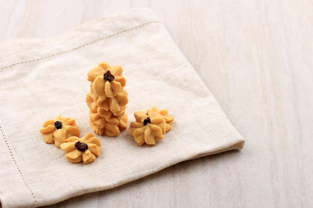 Untuk bikin kue semprit renyah tahan lama, simak ulasan berikut mengenai cara memasak cepat kue kering satu ini.