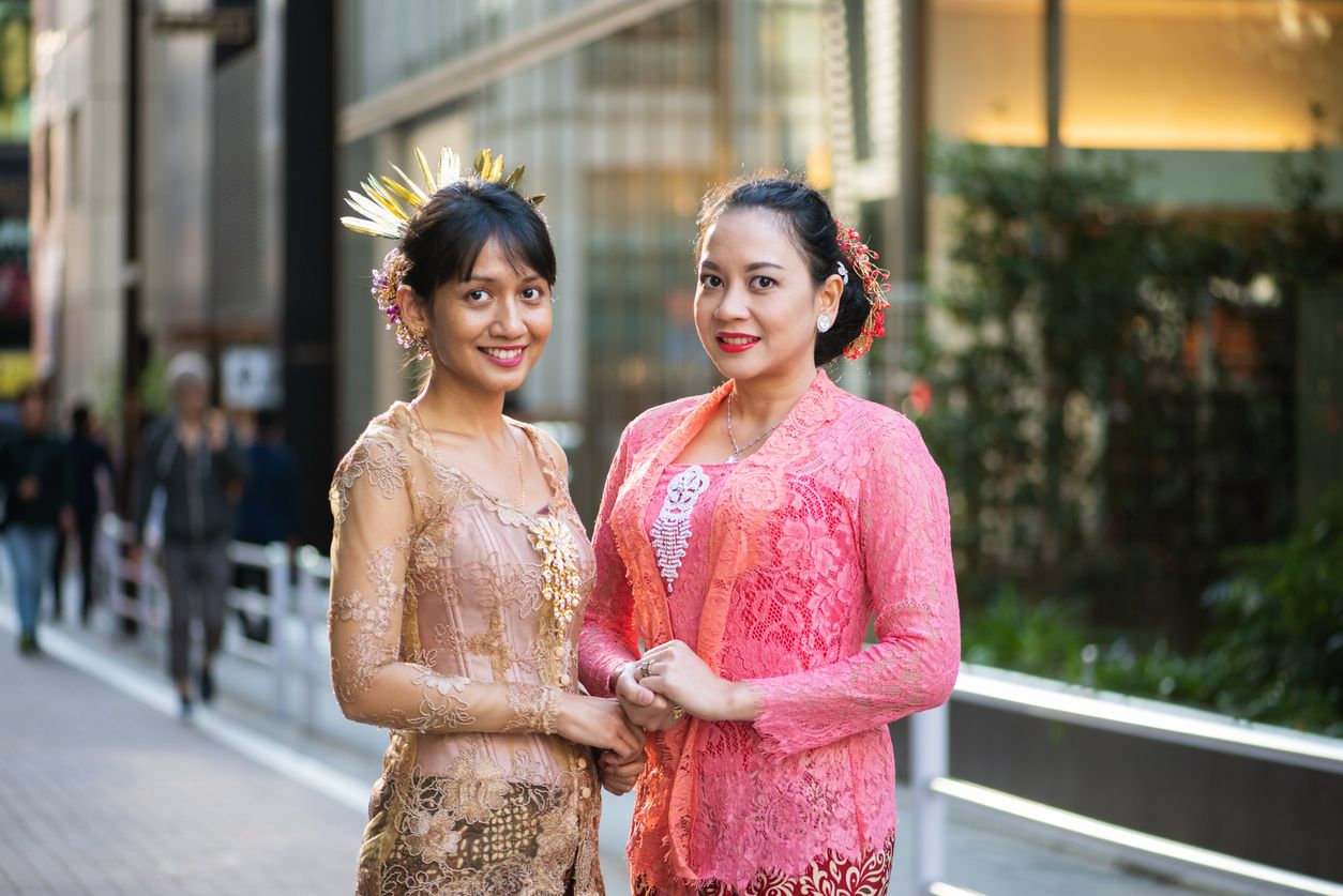 Ternyata ini tren kebaya 2022 menurut tiga desainer Indonesia, mulai dari warna sampai pilihan bahannya.