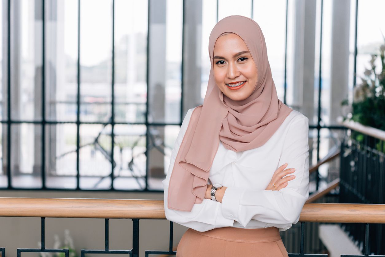 Agar penampilan lebih maksimal dan percaya diri, ini cara memilih pashmina berdasarkan bentuk wajah untuk diketahui.