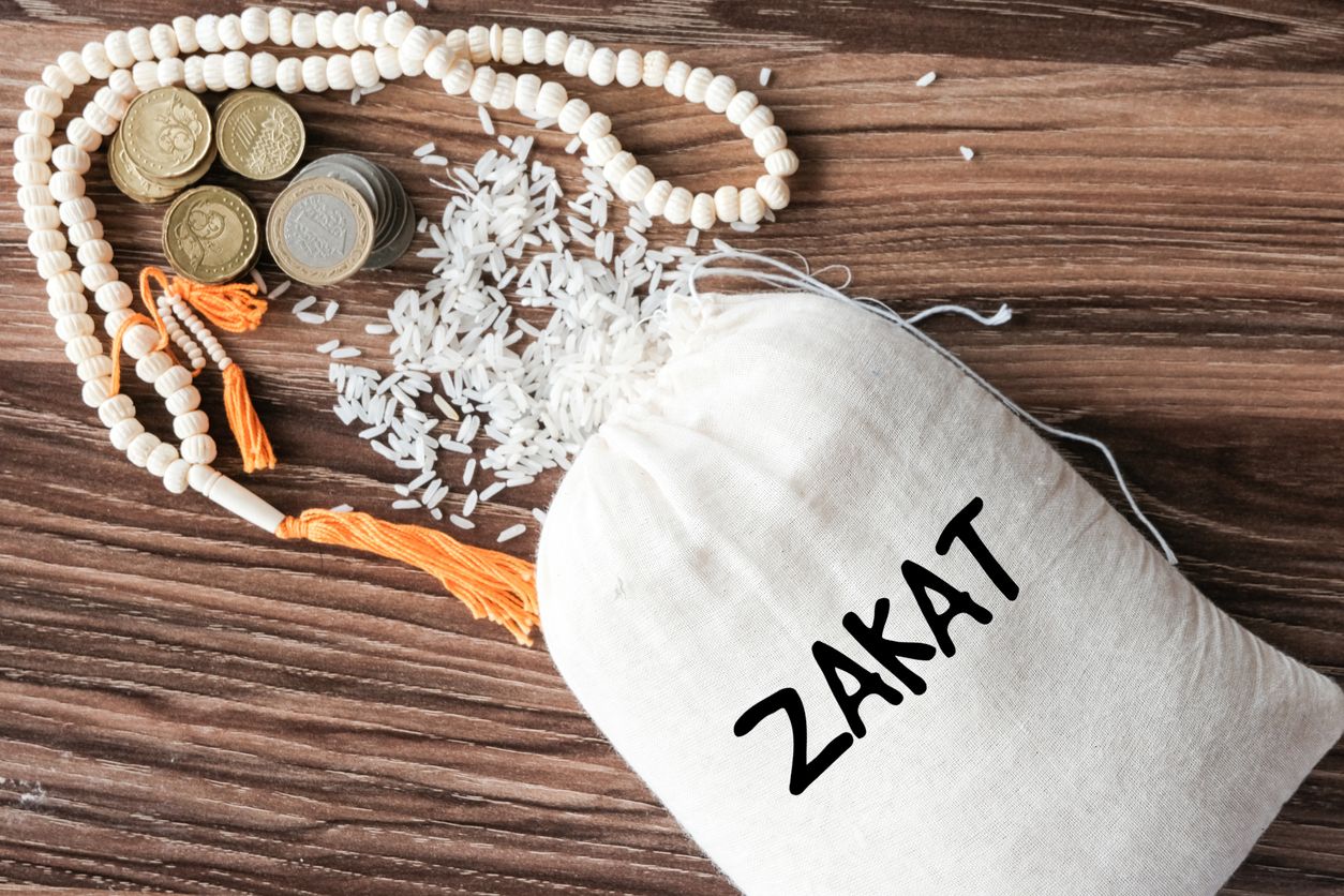 Zakat fitrah merupakan zakat yang wajib dibayarkan sebelum salat Idulfitri. Lantas, apa itu zakat fitrah dan bagaimana cara menghitungnya?