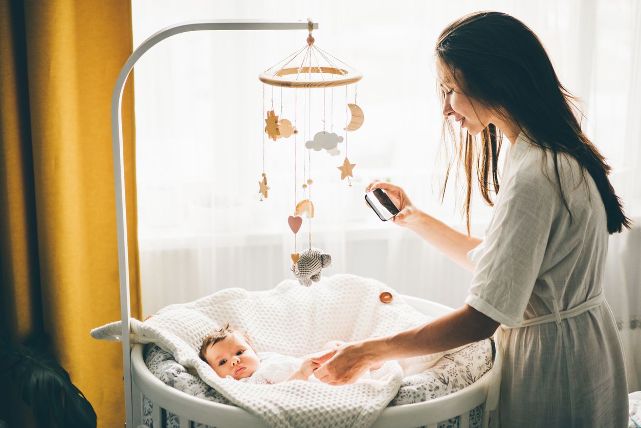 Kawan Puan ingin melakukan newborn photoshoot sendiri di rumah? Jangan khawatir, berikut tips yang bisa kamu ikuti.