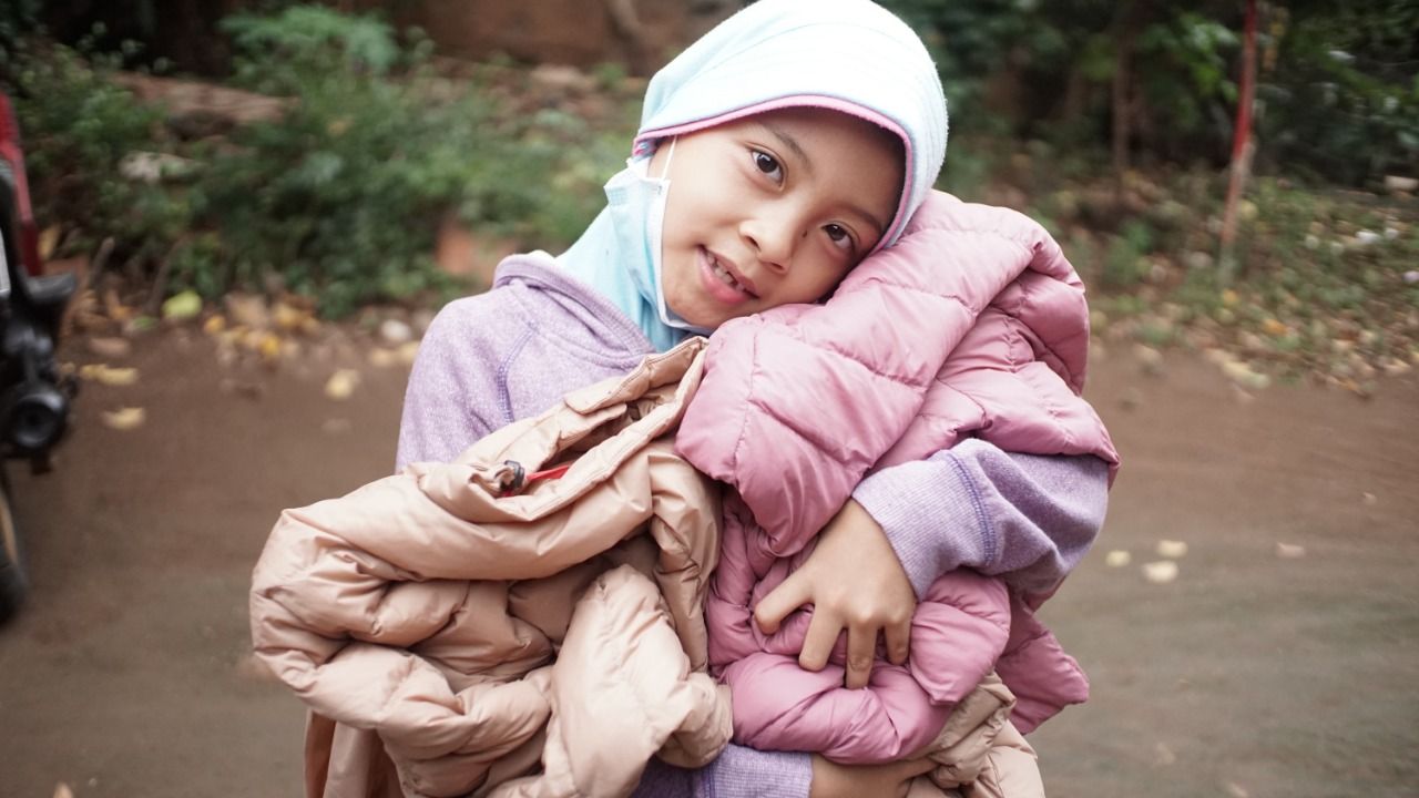 Sambut lebaran, UNIQLO LifeWear mengusung program donasi RE.UNIQLO dengan menyumbangkan pakaian bekas layak pakai bagi yang membutuhkan.