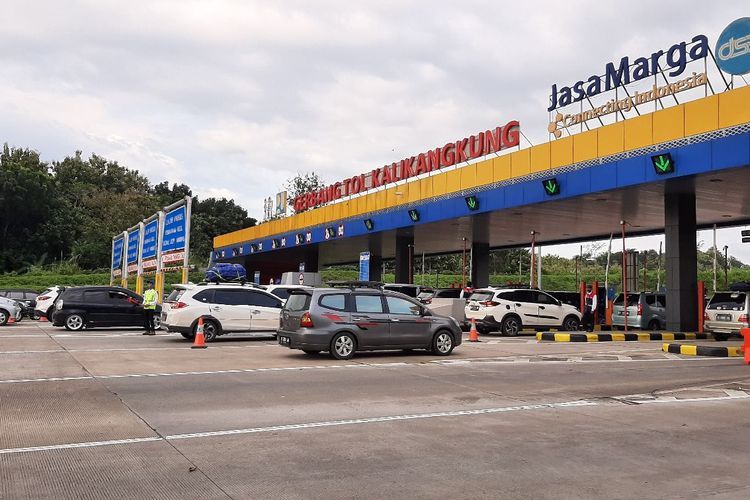 Antisipasi kemacetan dari arah Bandung ke Jakarta, skema contraflow diberlakukan di Tol Cikampek Km 47 hingga GT Kalikangkung.