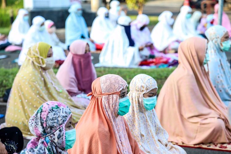 Pemerintah menetapkan libur Iduladha bergeser.
Berikut daftar terbaru tanggal merah dan libur nasional 2022.