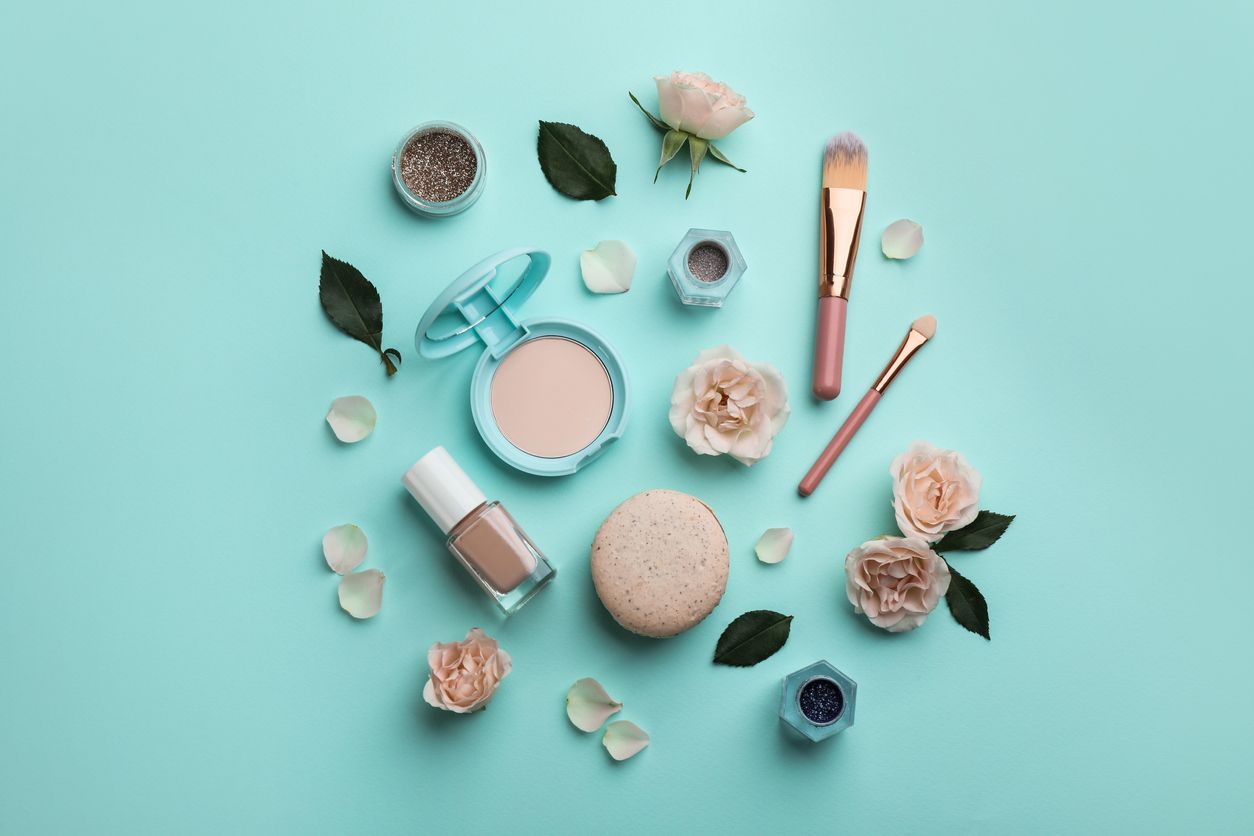 Sunscreen powder tengah jadi skincare viral di TikTok. Simak rekomendasi produk kecantikan tersebut untuk mempermudah re-apply.