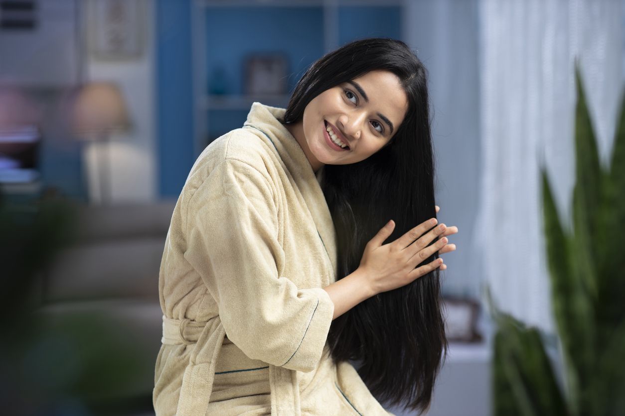Berdasarkan jenis rambutnya, rambut lurus hingga rambut rusak, yuk simak cara memakai hair mousse berikut ini!