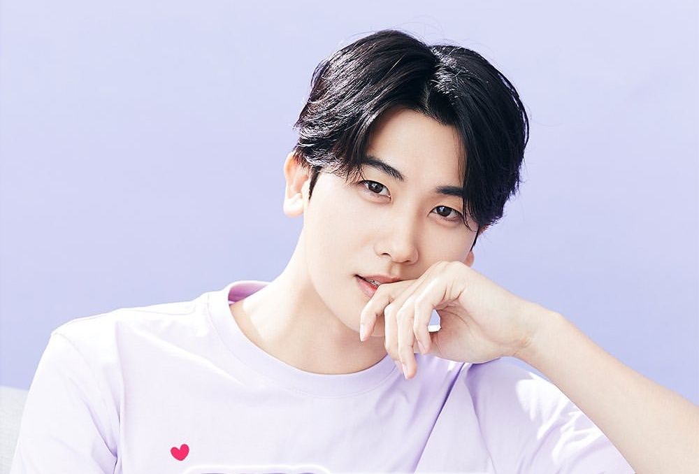 Baru-baru ini Avoskin menunjuk aktor Korea Park Hyung Sik sebagai brand ambassador-nya. Ini dia rekomendasi skincare dari Avoskin yang worth to try.