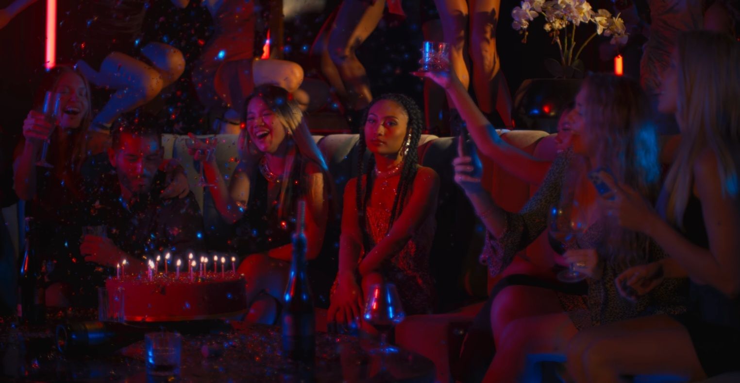 Duo Yellow Claw berkolaborasi dengan Weird Genius dan Novia Bachmid di lagu Lonely. Ini dia selengkapnya.