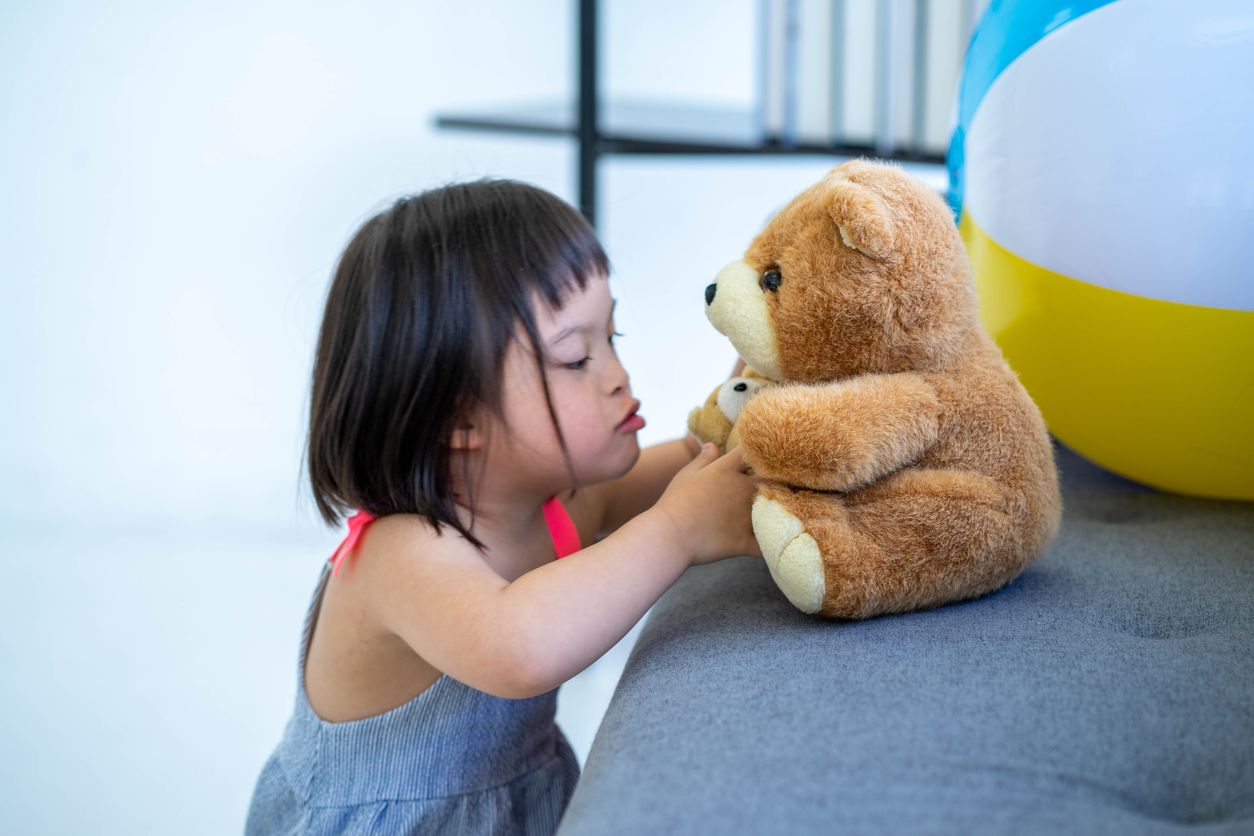 Tumbuh sebagai anak disabilitas tentu banyak tantangan dan perjuangan. Maka, sebaiknya hindari kata-kata berikut agar tidak menyakiti hatinya.
