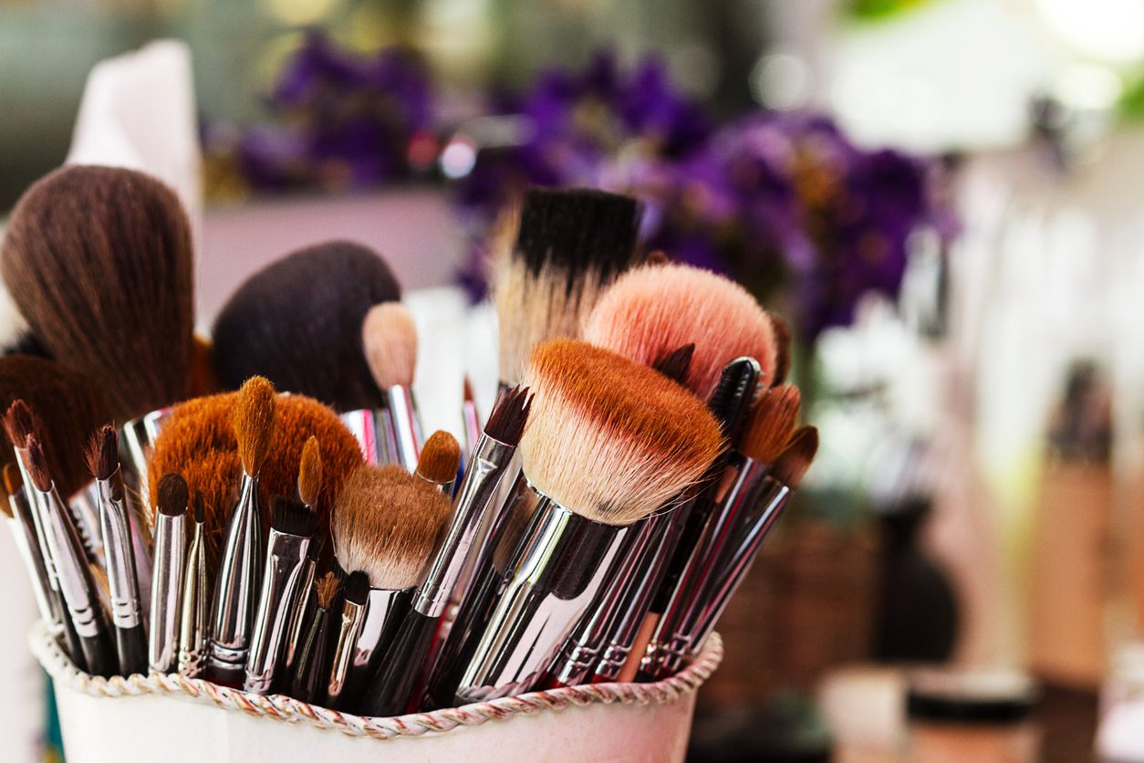 Terdapat banyak variasinya, yuk kenali berbagai jenis kuas makeup berdasarkan fungsinya berikut ini!