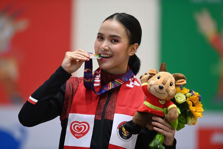 Atlet wushu perempuan Nandhira Mauriskha berhasil sumbang dua medali perak untuk Indonesia di SEA Games 2021 Vietnam.