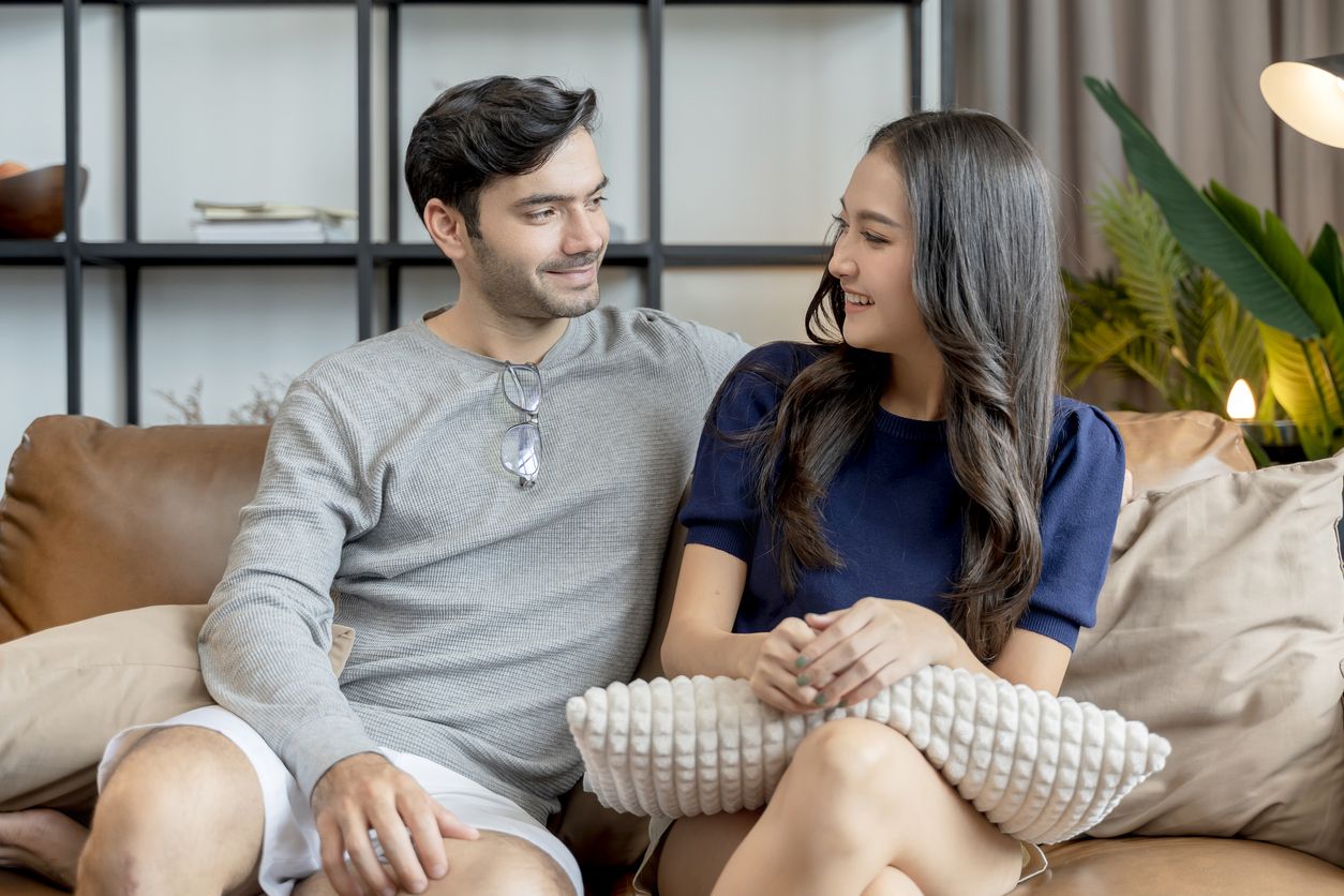 Setelah perempuan menikah, simak ulasan mengenai cara mempertahankan manisnya hubungan di fase bulan madu. 