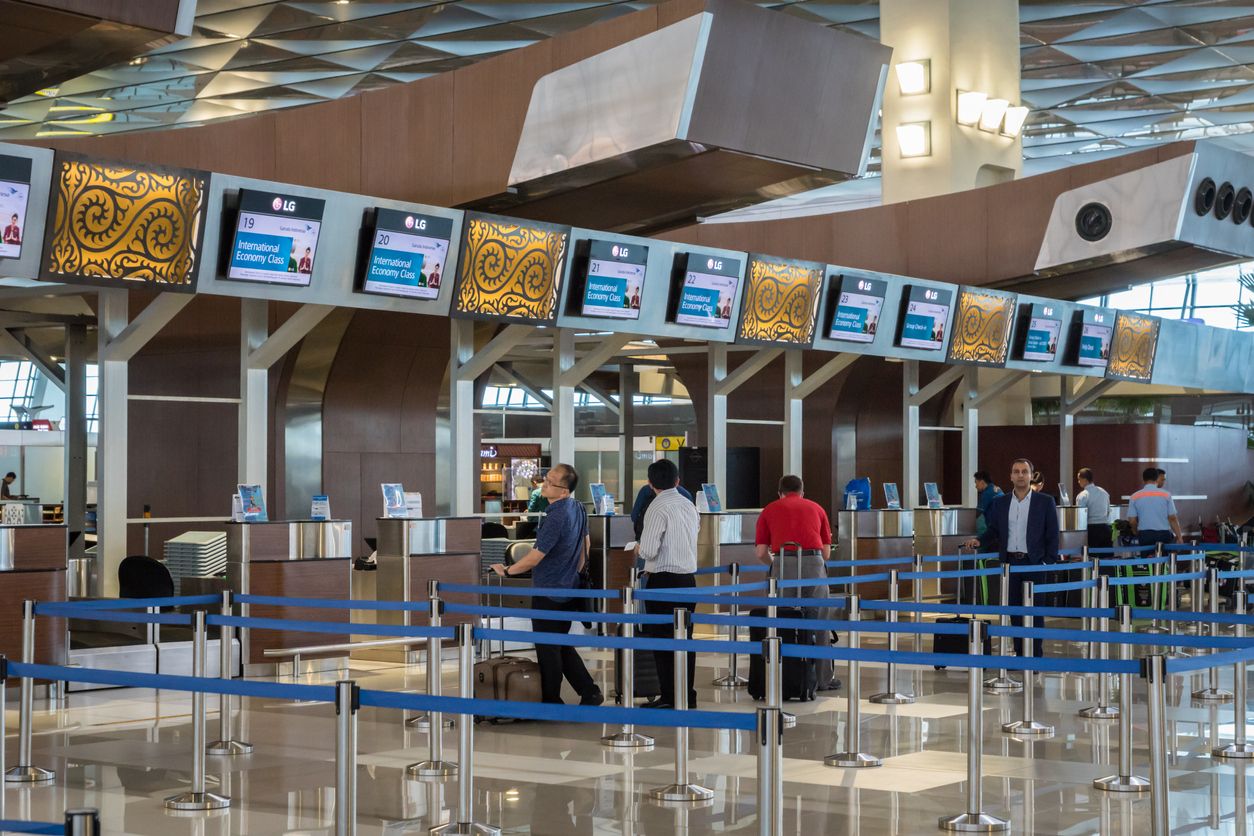 Sering muncul di istilah penerbangan, berikut ini perbedaan antara direct flight, non stop, dan juga transit.