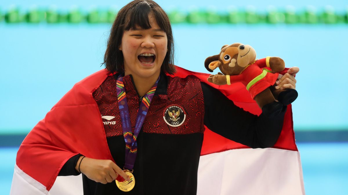 Baru berusia 17 tahun, Flairene Candrea berhasil membuat bangga dengan membawa pulang medali emas dari SEA Games 2021.