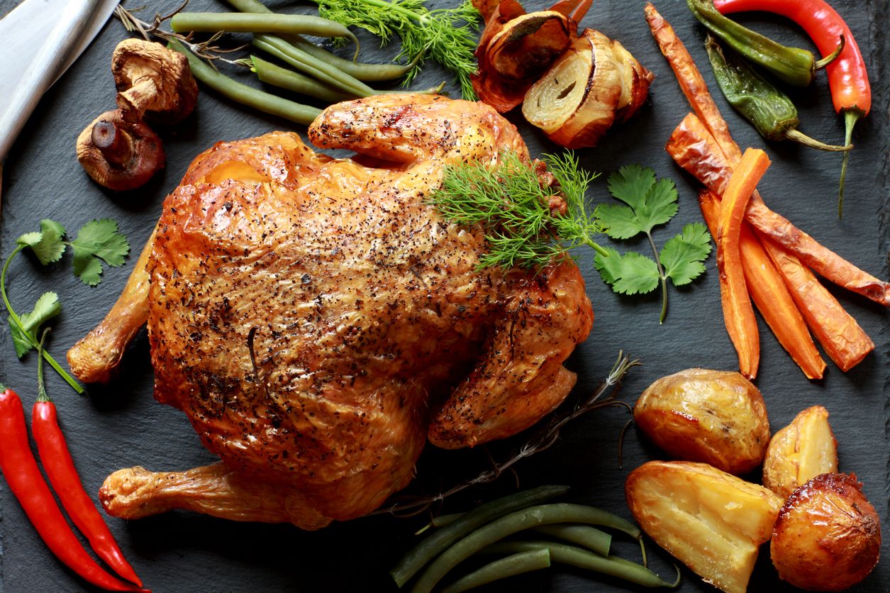 Meski terlihat mudah, perhatikan tips memasak cepat ayam panggang agar hasilnya gurih dan empuk melalui ulasan berikut!