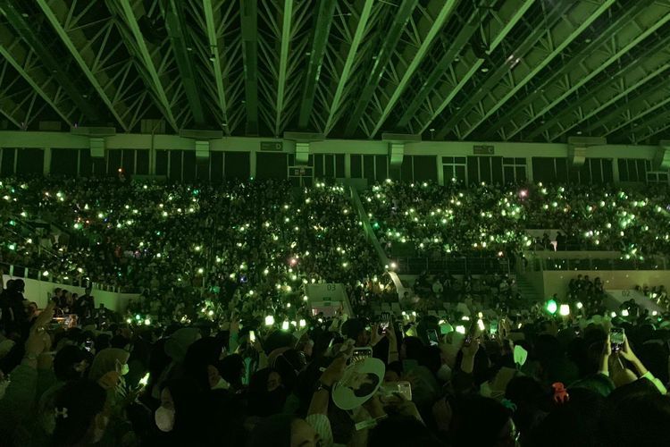 Intip 5 momen menarik konser NCT Dream di Allo Bank Festival. Istora Senayan berubah menjadi lautan hijau.